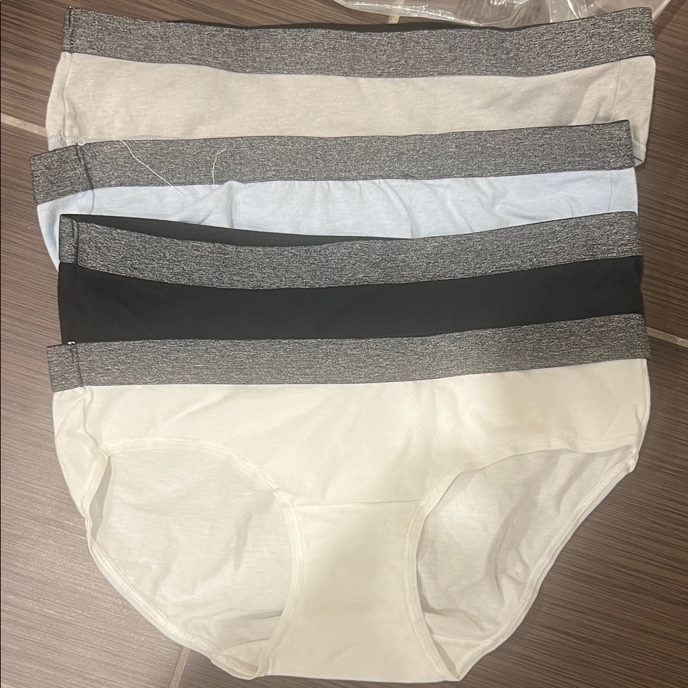 Hanes Women's Underwear - Black and White new no pacakgae
